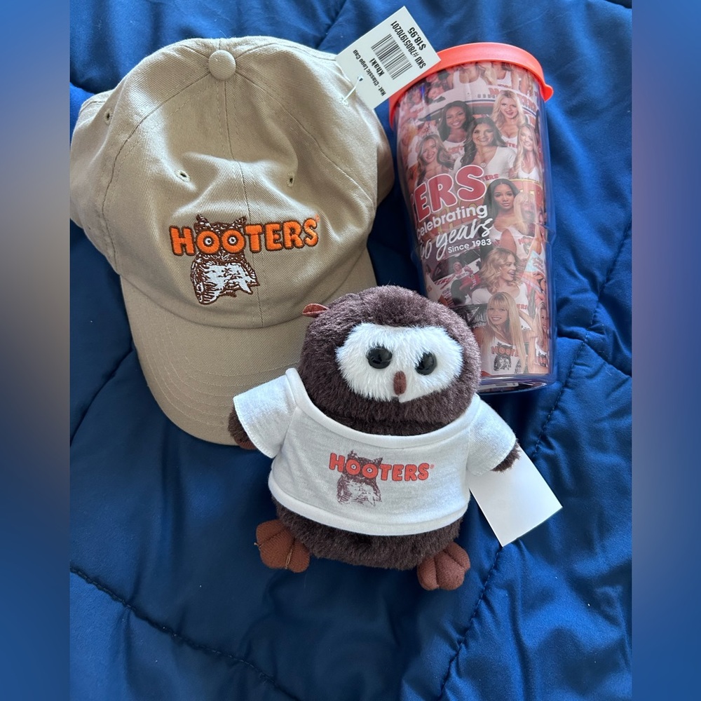 HOOTERS - Cap & Plastic Tumbler & Owl • Beige, Orange & Brown